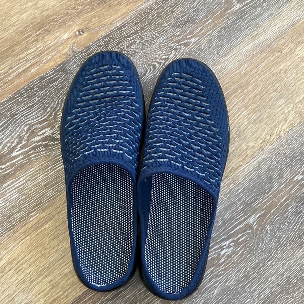 Mesh light weight weight slip on sneakers